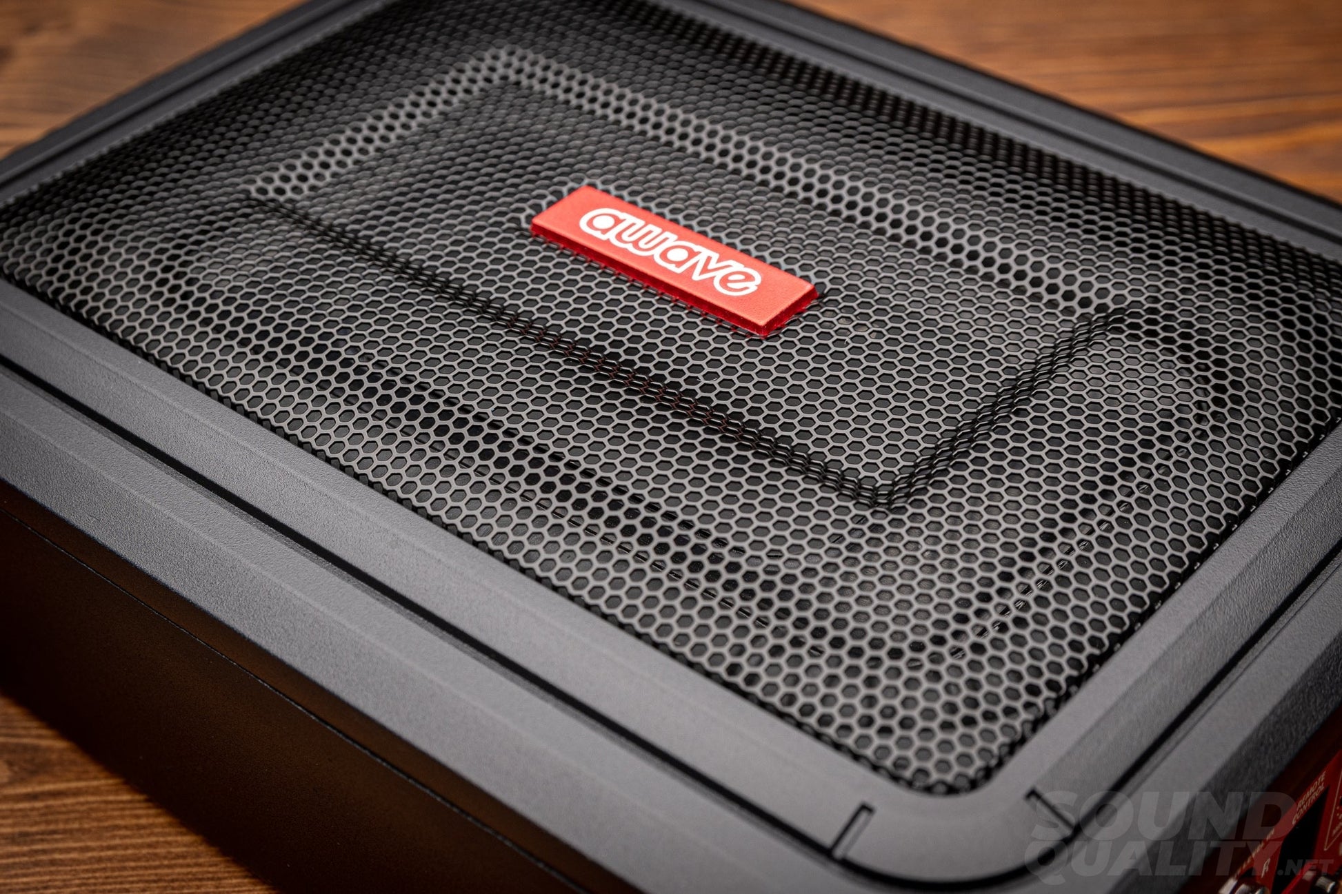 Awave V8M 6X8 Active Mini Subwoofer